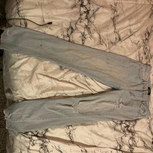 These Jeans are very nice and mid waisted and very cute